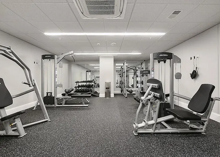 Hostwise Stays - The Washington At Chatham - Free Parking, Private Gym, Skyline Views!