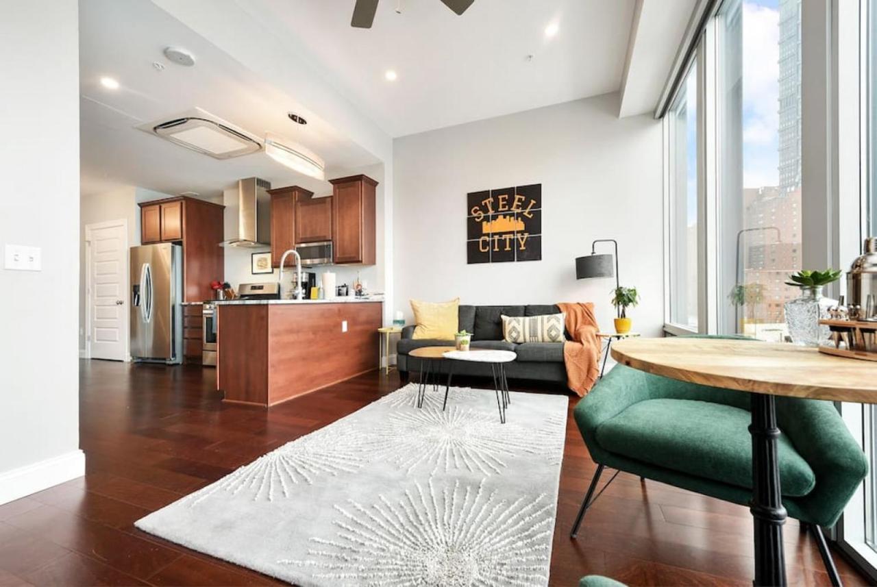 Appartamento Hostwise - The Washington At Chatham - Free Parking, Private Gym, Skyline Views! Pittsburgh